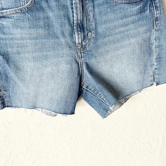 GAP 4 Inch High Rise Denim Cut Off Shorts in Medium Wash 4/27 - Picture 4 of 7